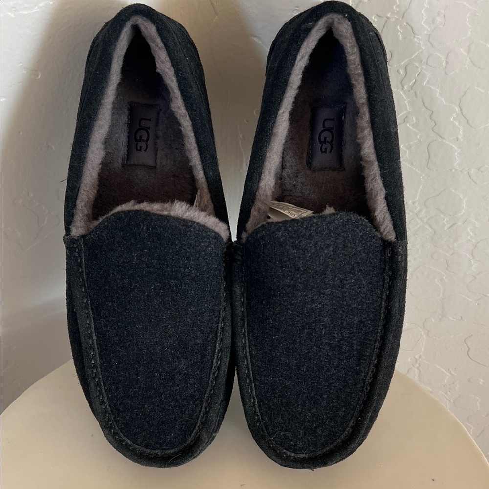 UGG Men's Charcoal Loafers Slippers. NWOB